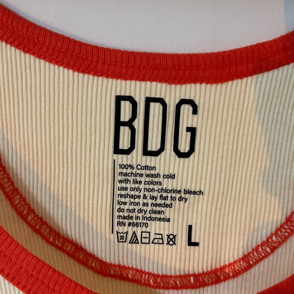 Urban outfitters: BDG Light Yellow Tank Top with Apple Graphic - Picture 4 of 4